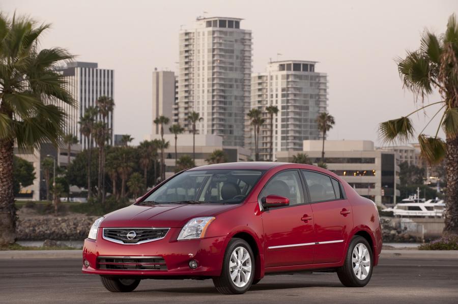  Nissan Sentra 2010 года  (фото 32 из 68)